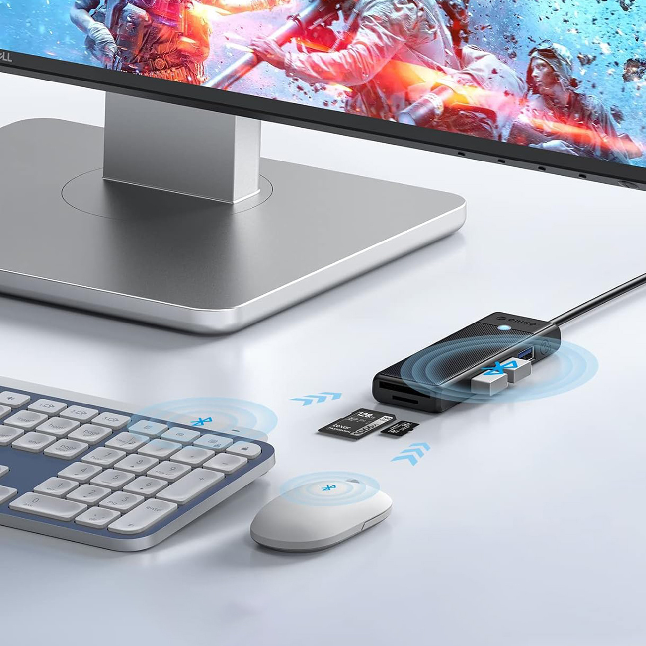 Zestaw komputerowy z monitorem, klawiaturą, myszą i hubem USB z kartami SD.