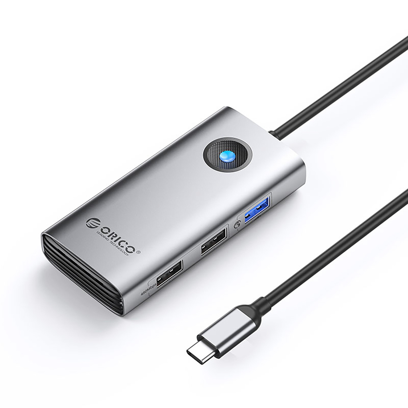 Srebrny hub USB-C z wieloma portami i niebieskim światłem na białym tle.