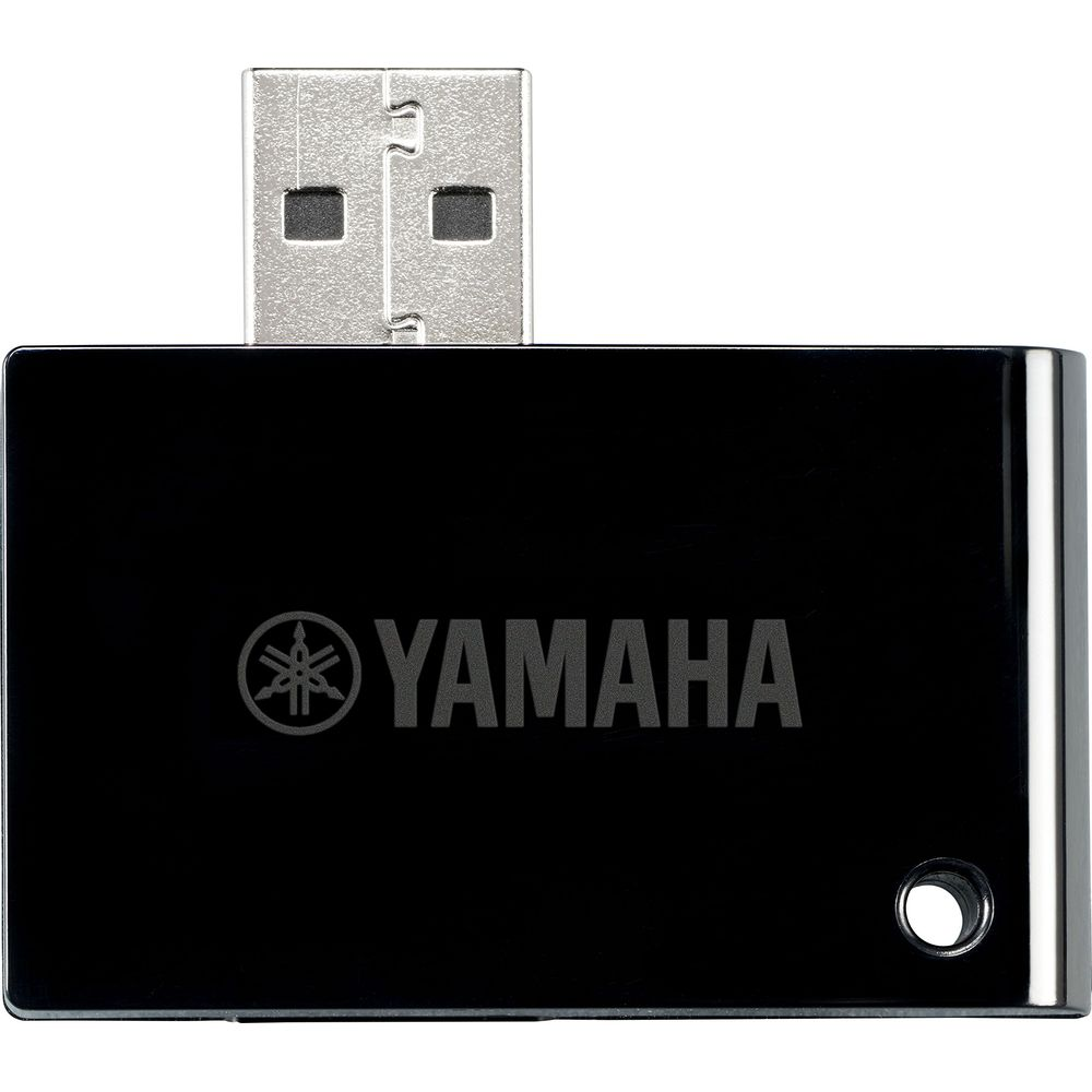 Ein schwarzer Yamaha USB-Stick mit Yamaha-Logo und silbernem USB-Anschluss.