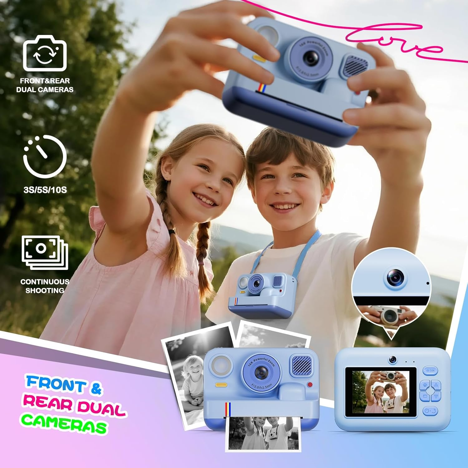 Zwei Kinder machen ein Selfie mit einer blauen Kamera, die draußen im Freien fotografiert.