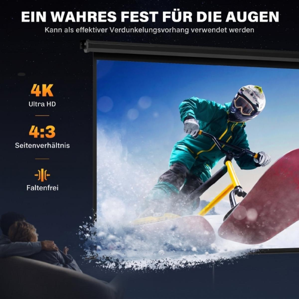 Ein Mann in grüner Skikleidung fährt Snowbike in verschneiter Landschaft.