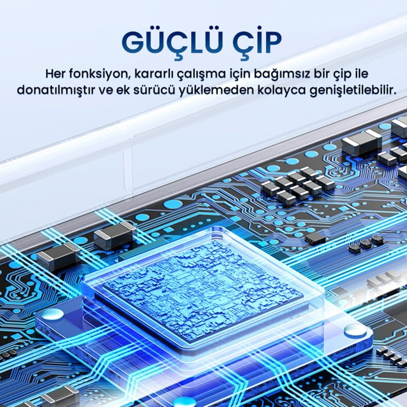 Cam çipli ve parlayan çizgili mavi devre kartının yakın çekimi.