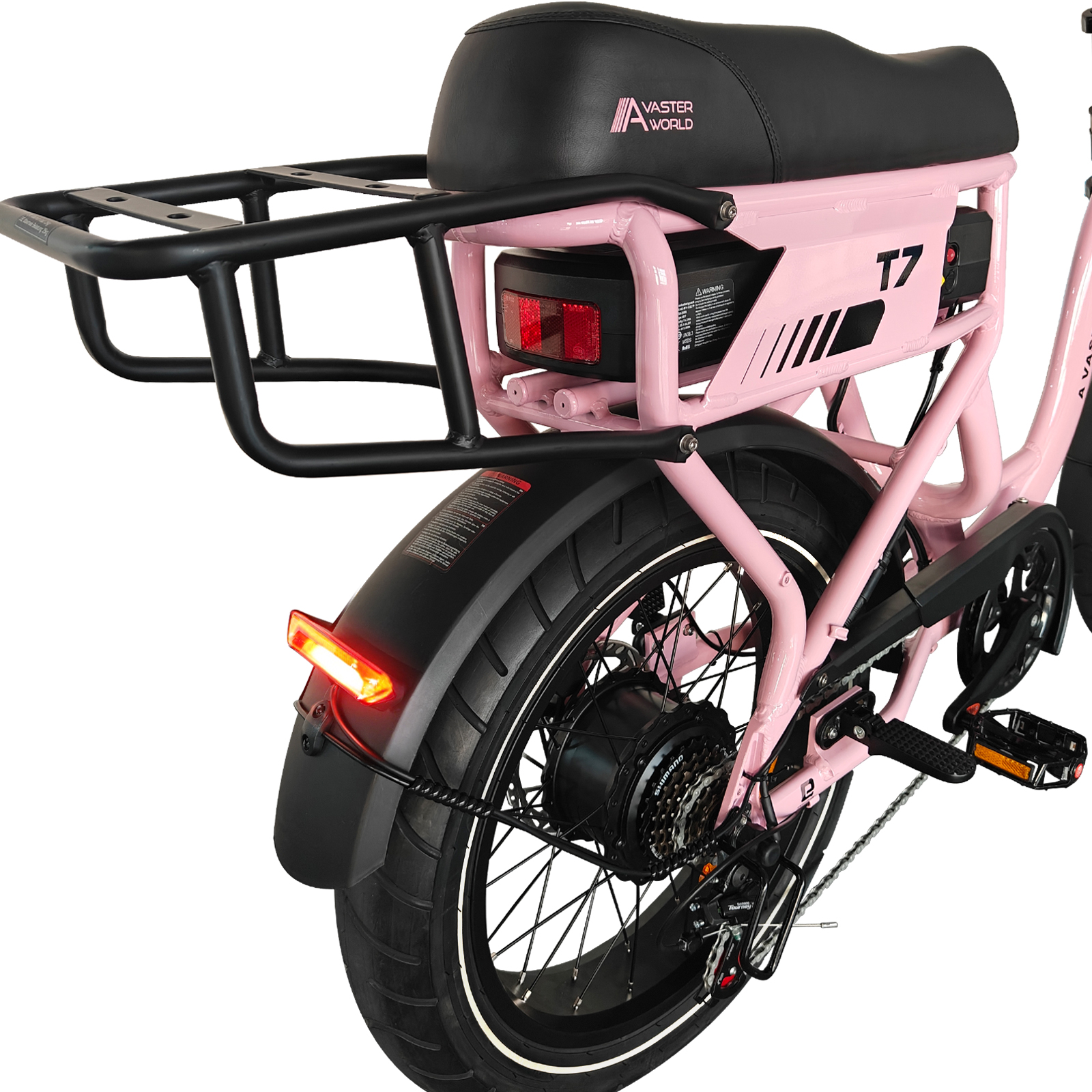 Heckansicht eines pinken E-Bikes. Mit schwarzem Sitz, Gepäckträger, Schutzblech mit rotem Licht.