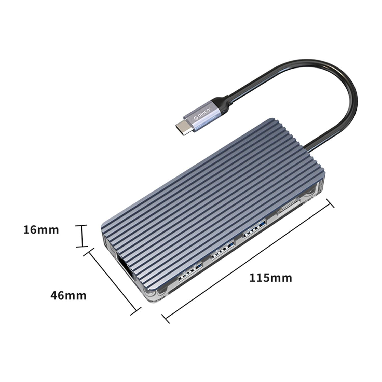 Kanallı kasaya, kabloya ve bağlantı noktalarına sahip gri USB-C hub.