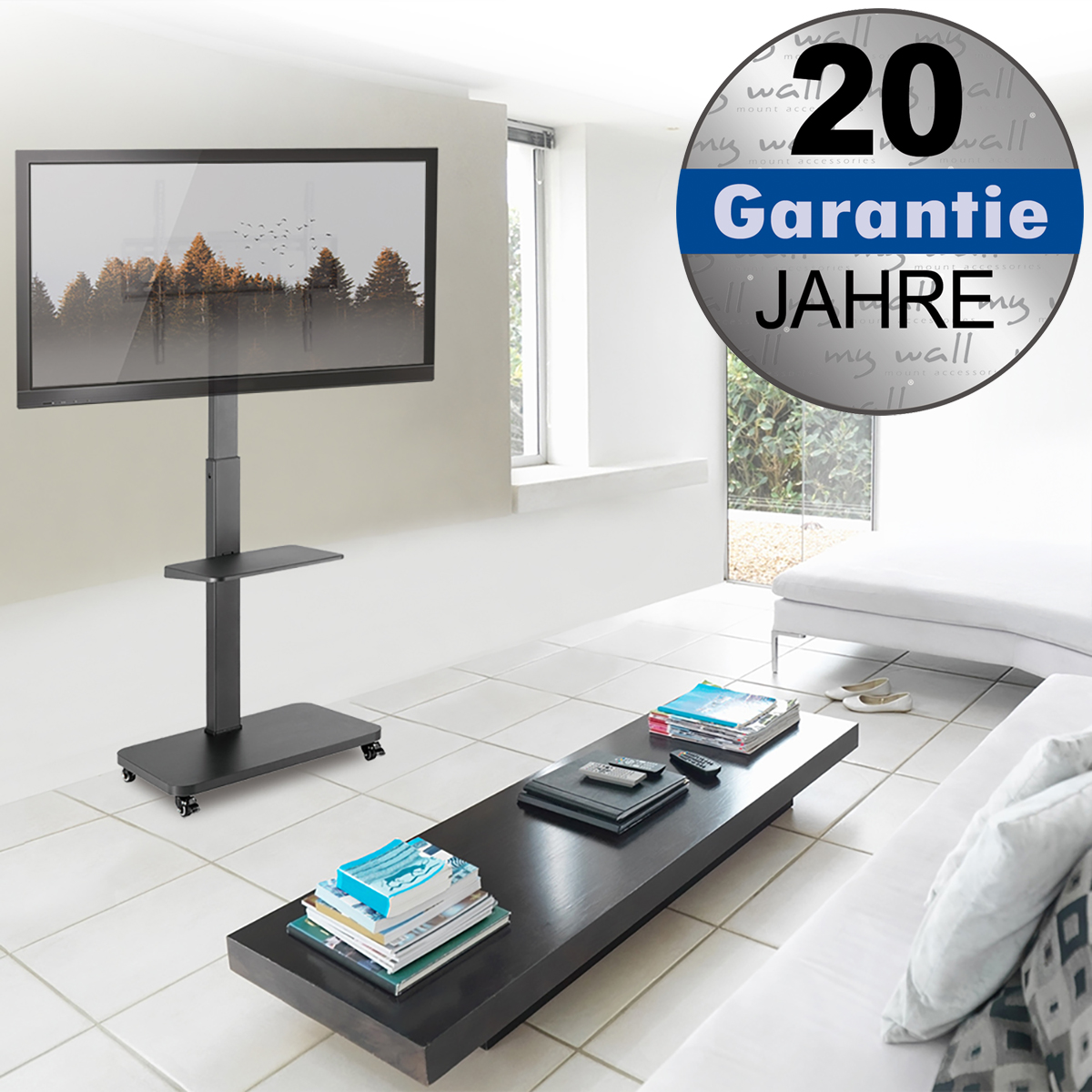 Ein moderner Wohnraum mit einem TV-Ständer, der einen Flachbildfernseher trägt.
