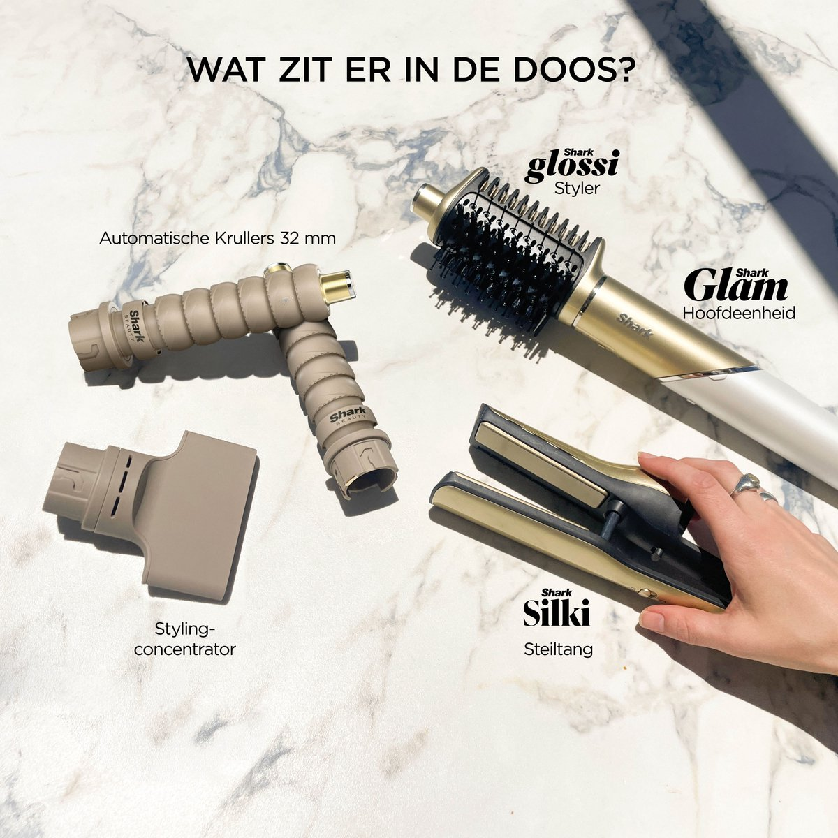 Un set asciugacapelli con accessori: piastra, arricciacapelli e concentratore per styling.