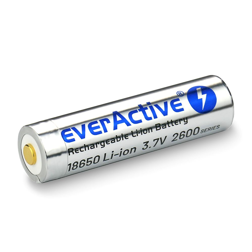 Una batería recargable plateada EverActive 18650 Li-ion, 3,7V, serie 2600.