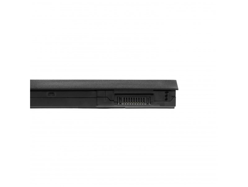 Primo piano di una batteria per laptop nera che mostra i suoi connettori.