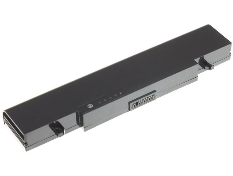 Batería negra para portátil con luces indicadoras y conector.