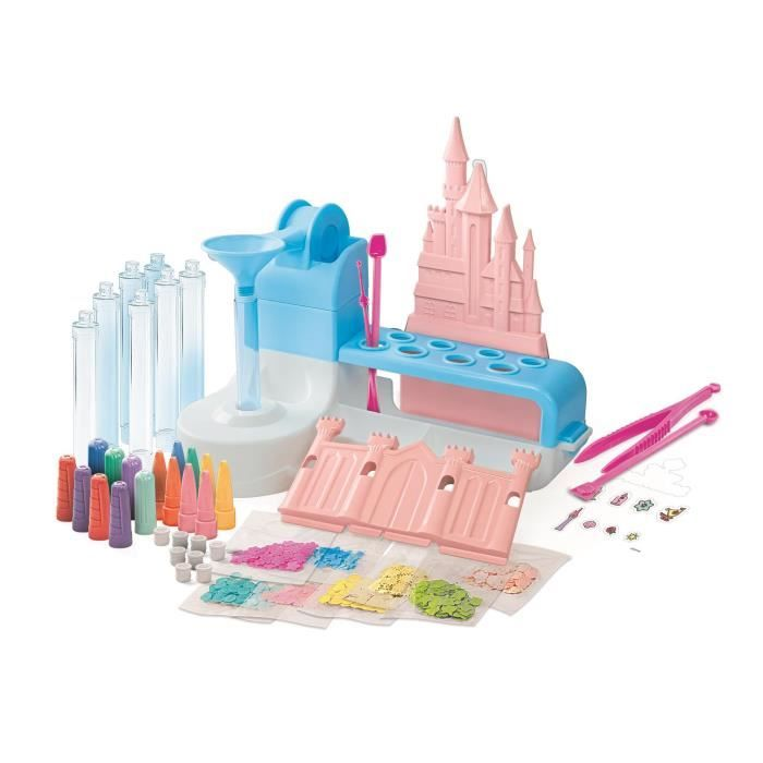 Un kit de manualidades de castillo de juguete con tubos, embudo, pinzas y formas coloridas.