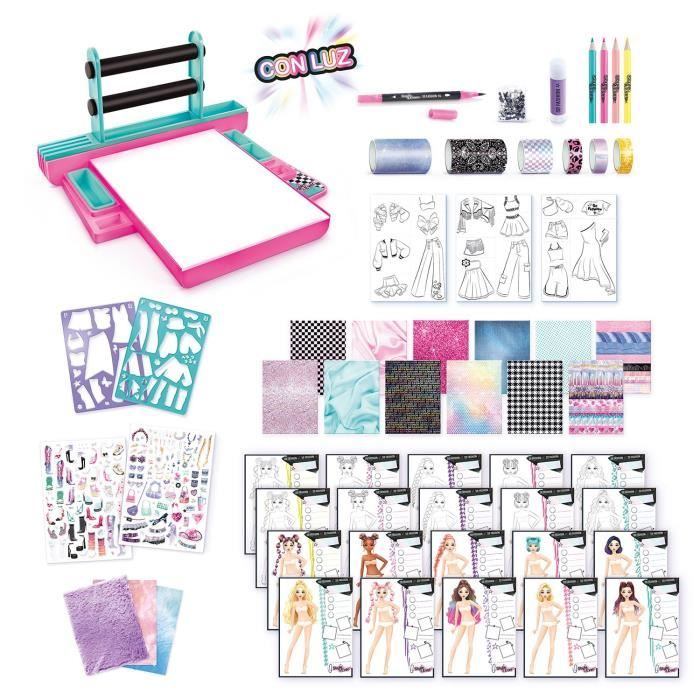 Kit de diseño de moda con mesa de luz, plantillas, pegatinas, telas y muñecas.