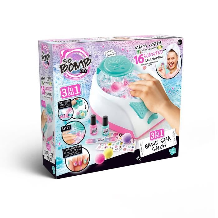 Ein Hand-Spa-Salon-Set mit einem Fußbad, Nagellacken und Aufklebern.