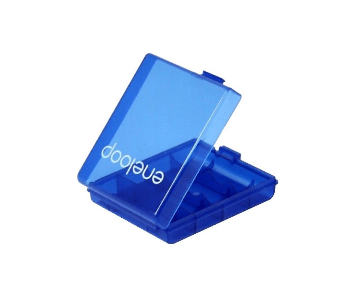 Un étui à piles bleu translucide, couvercle ouvert.
