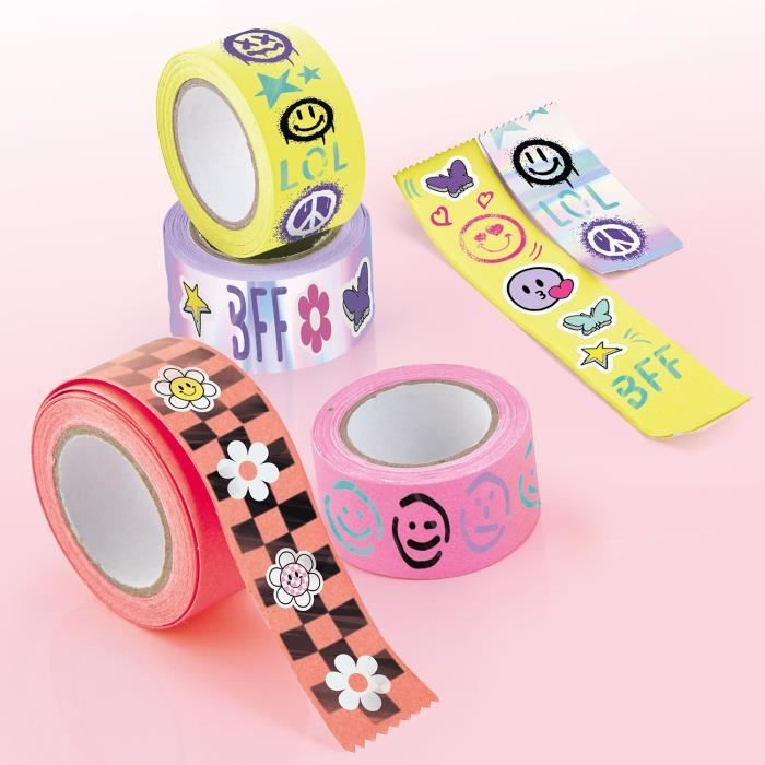 Cintas coloridas con estampados como caritas sonrientes, estrellas y mariposas sobre fondo rosa.