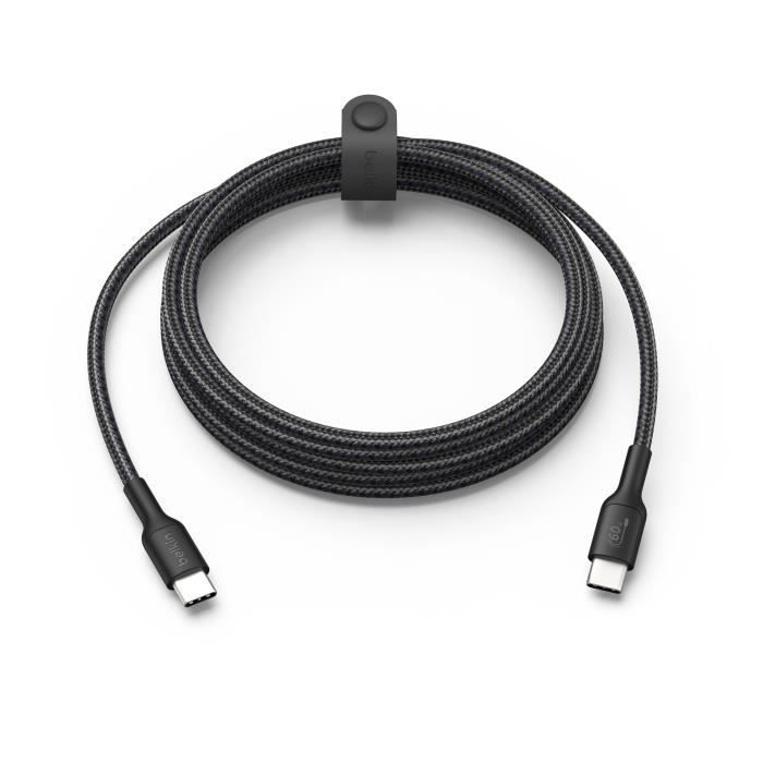 Un cavo USB-C nero rivestito in tessuto, arrotolato con una cinghia in velcro.