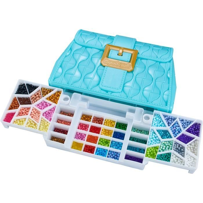 Set de Aqua Beads con estuche de bolso azul y muchas cuentas de colores en compartimentos.