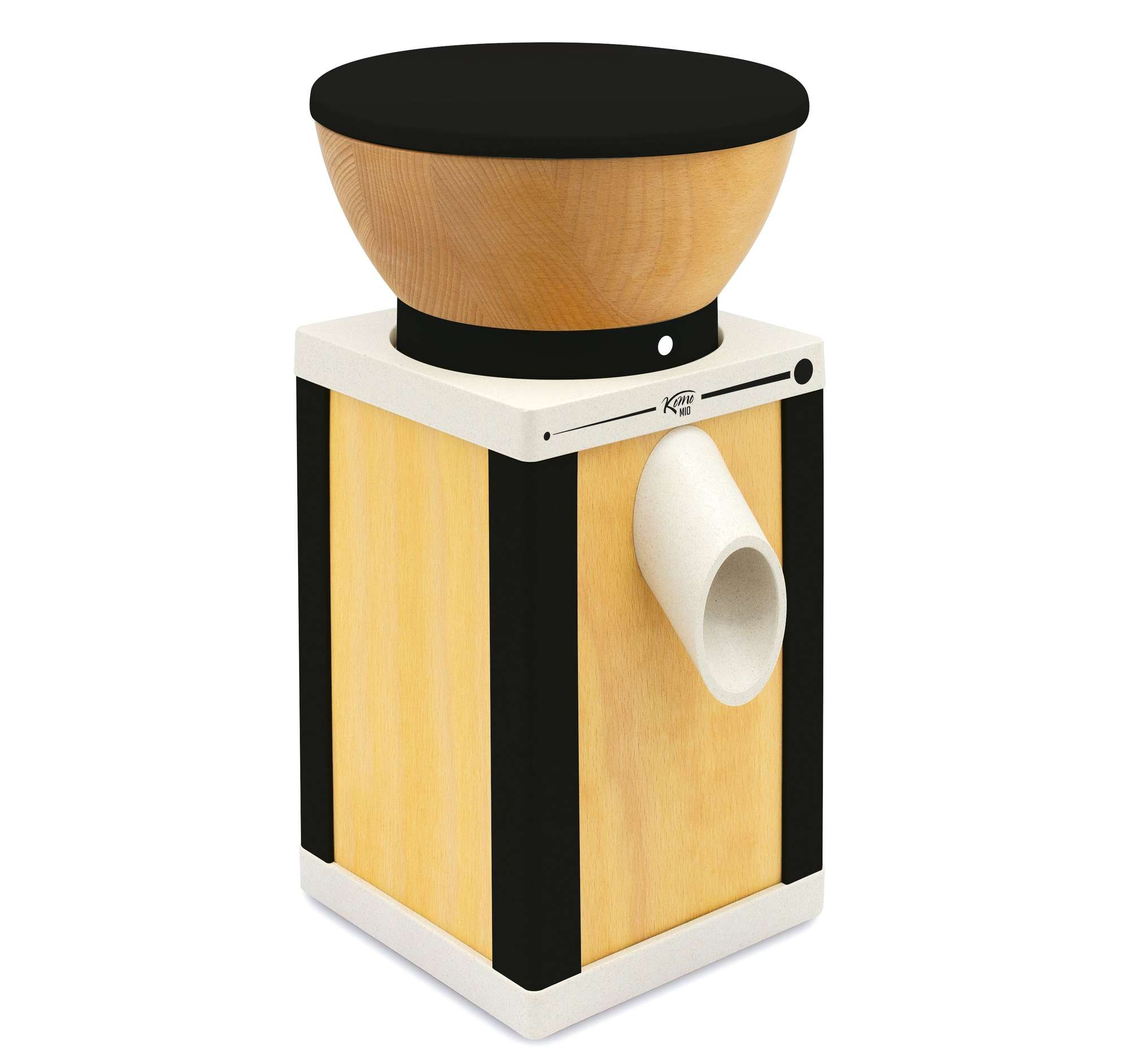 Ein hölzerner Kaffeemühle-Prototyp mit schwarzer Oberseite und Auswurf.