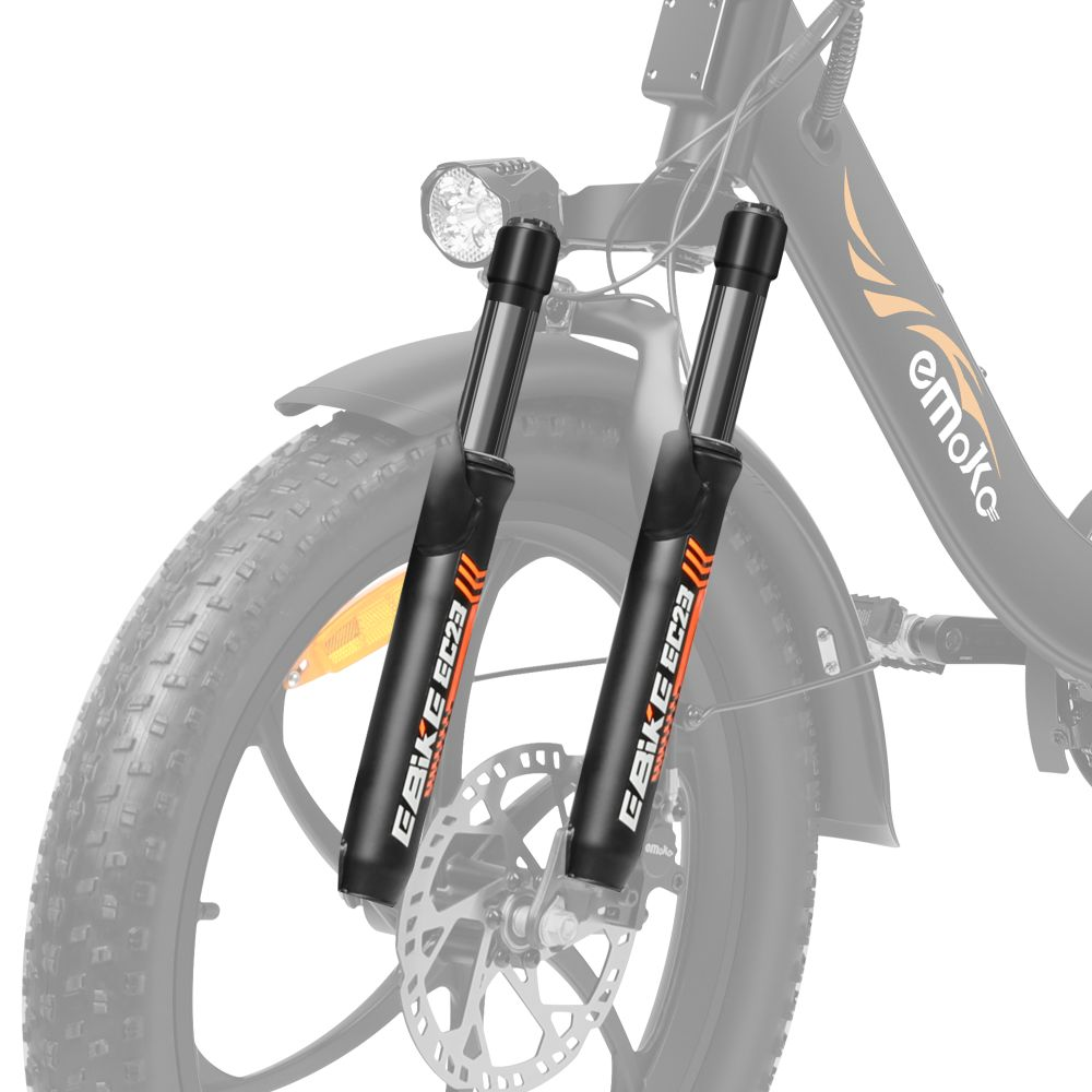 Vista frontale di una e-bike focalizzata sulle forcelle ammortizzate e la ruota.