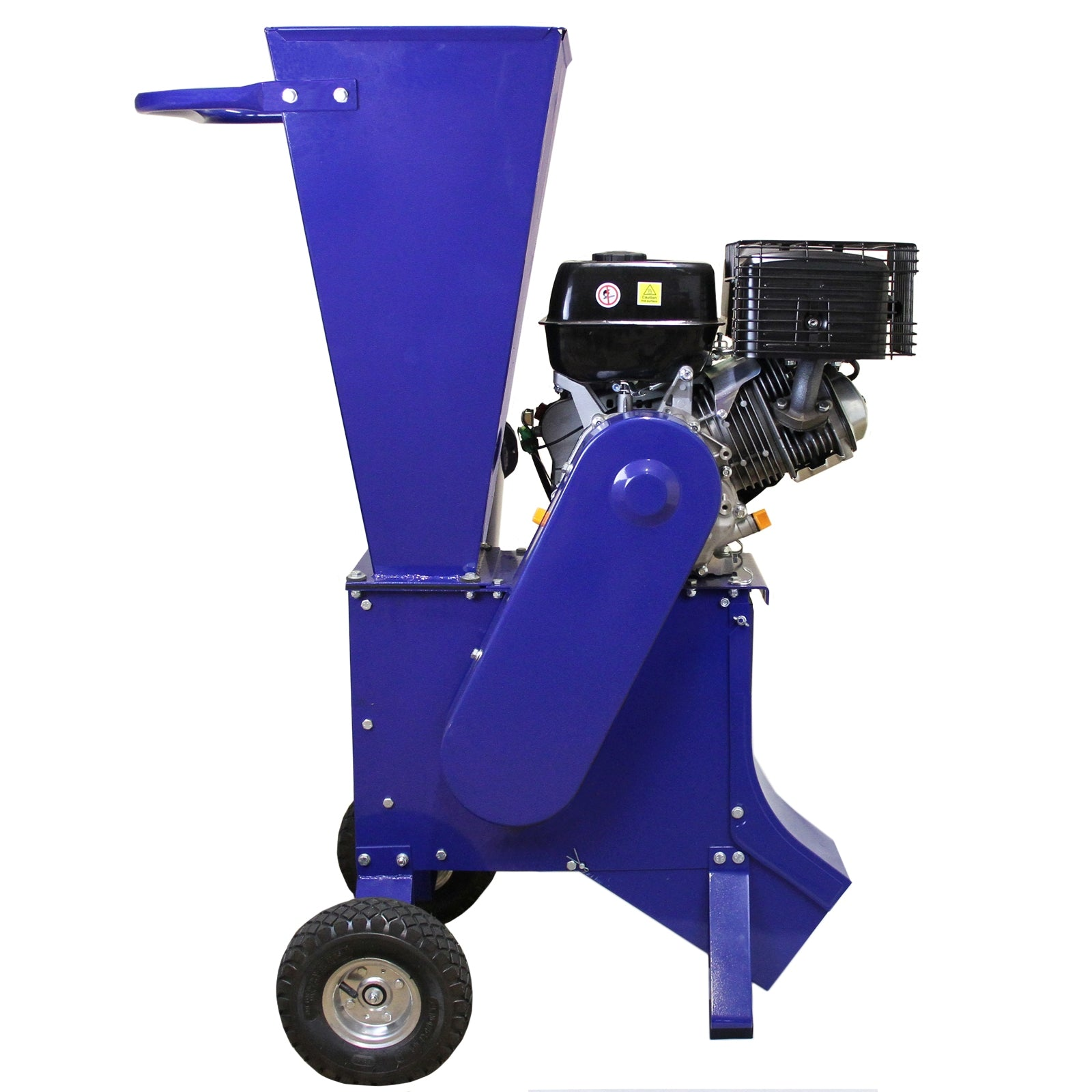 Trituradora de madera azul con motor y ruedas, fondo blanco.