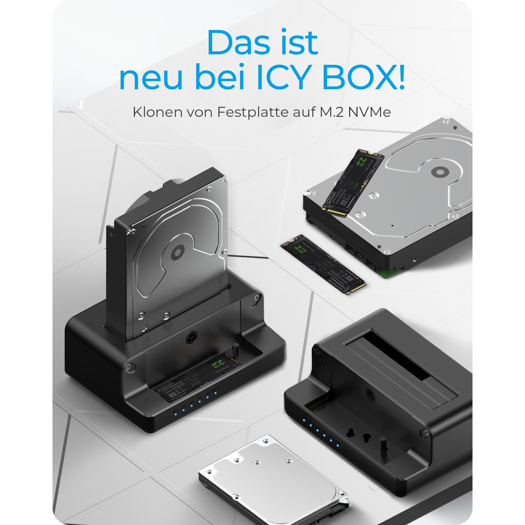 Trois stations de clonage de disque dur avec SSD M.2 NVMe et HDD.