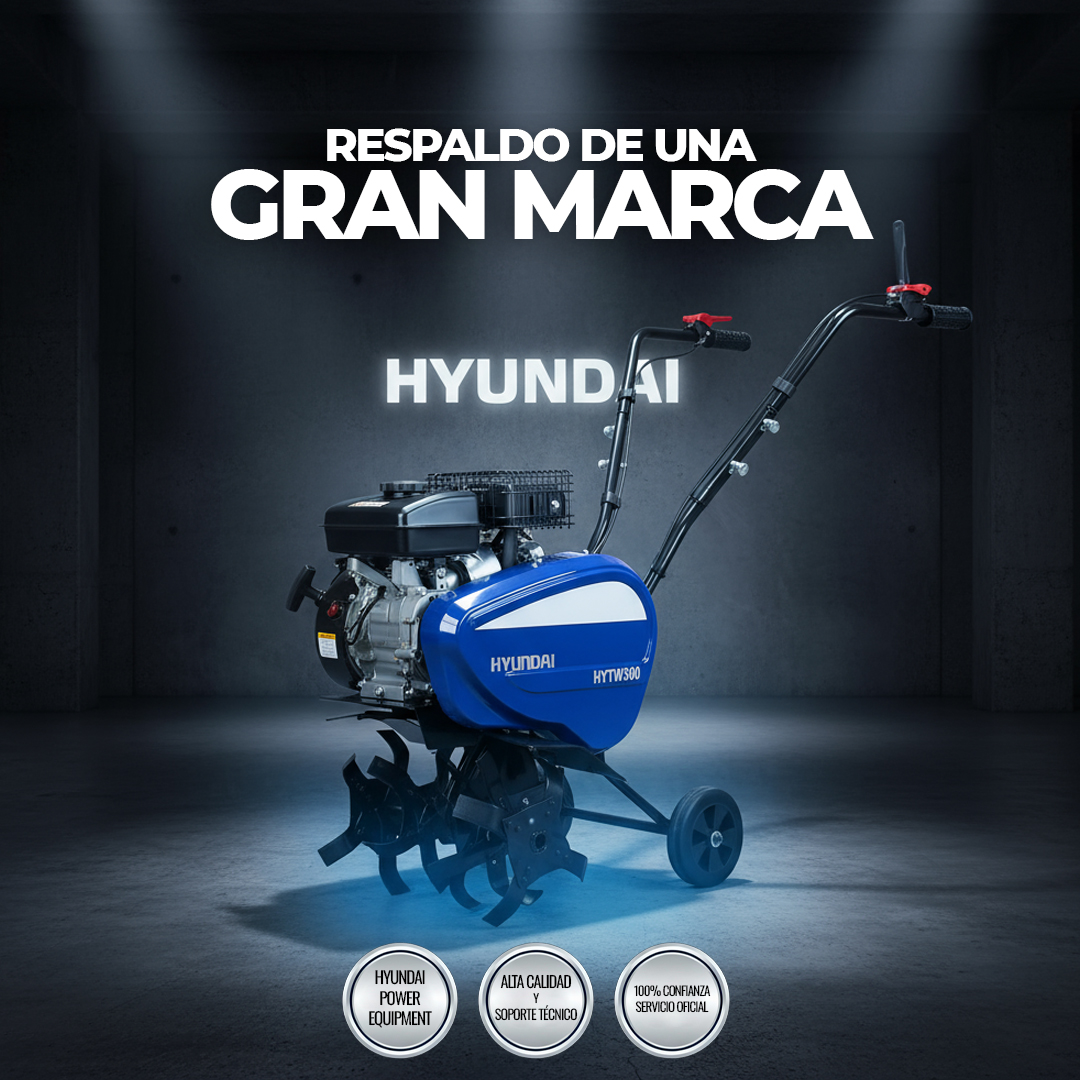 Una motoazada Hyundai azul con cuchillas giratorias es exhibida.