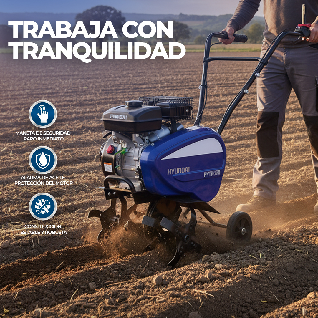 Un hombre opera una motoazada Hyundai azul en un campo. Hay texto en la imagen.