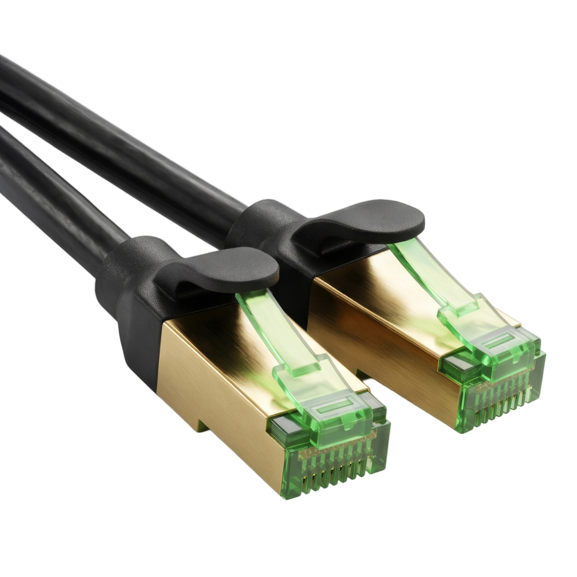 Dwa czarne kable Ethernet ze złotymi złączami i zielonymi klipsami na białym tle.