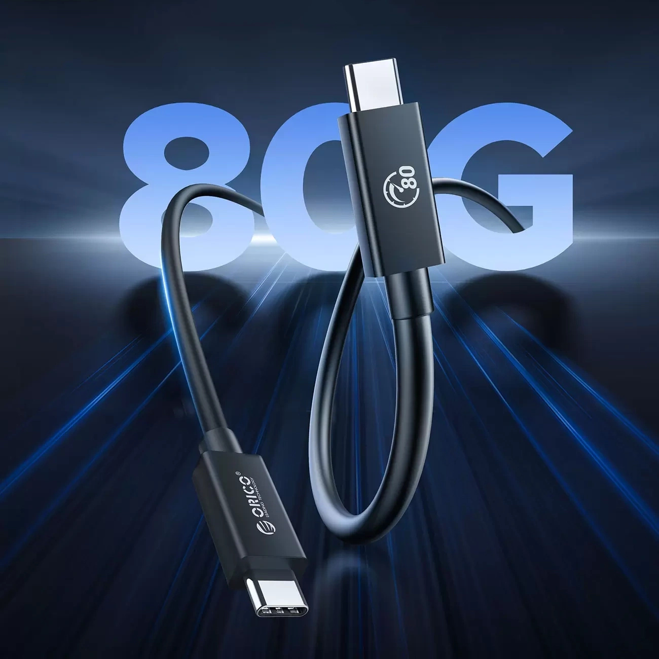 Un cavo USB-C nero con grandi lettere blu 80G sullo sfondo.