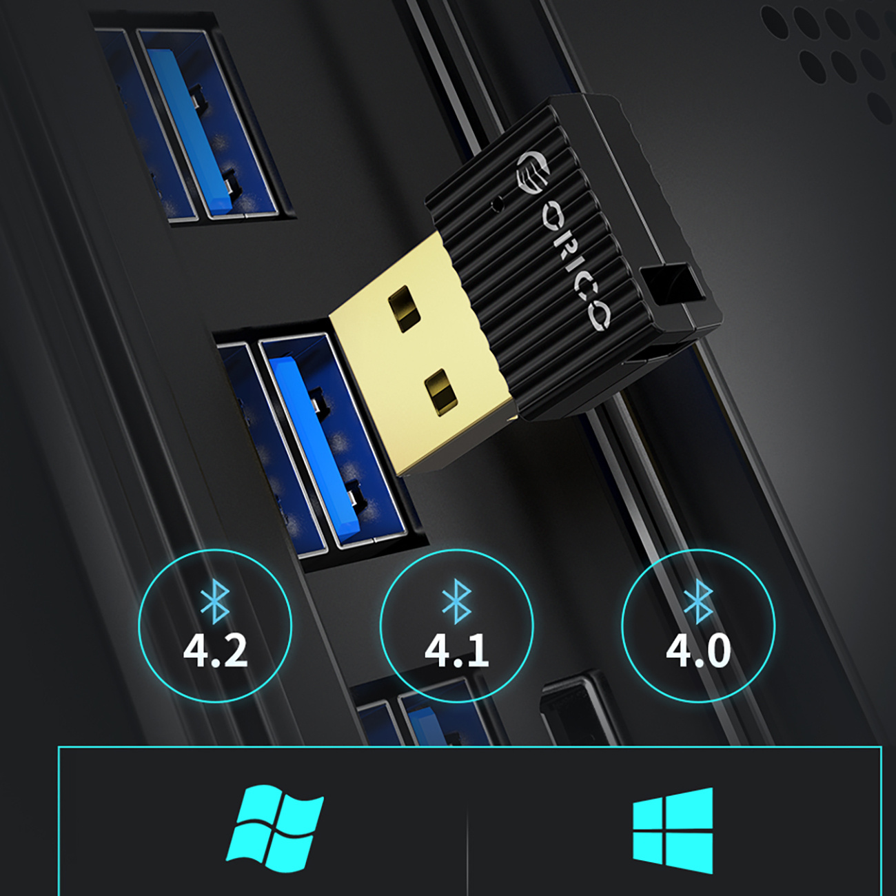 Czarny adapter USB Bluetooth podłączony do czarnego portu komputera.
