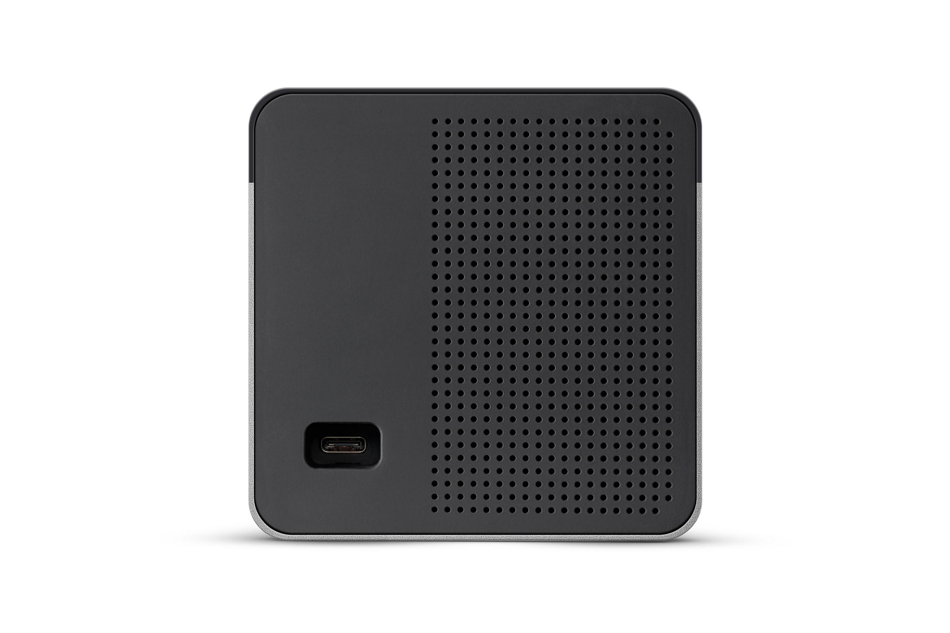 Czarno-prostokątne urządzenie z portem USB-C i perforacją.