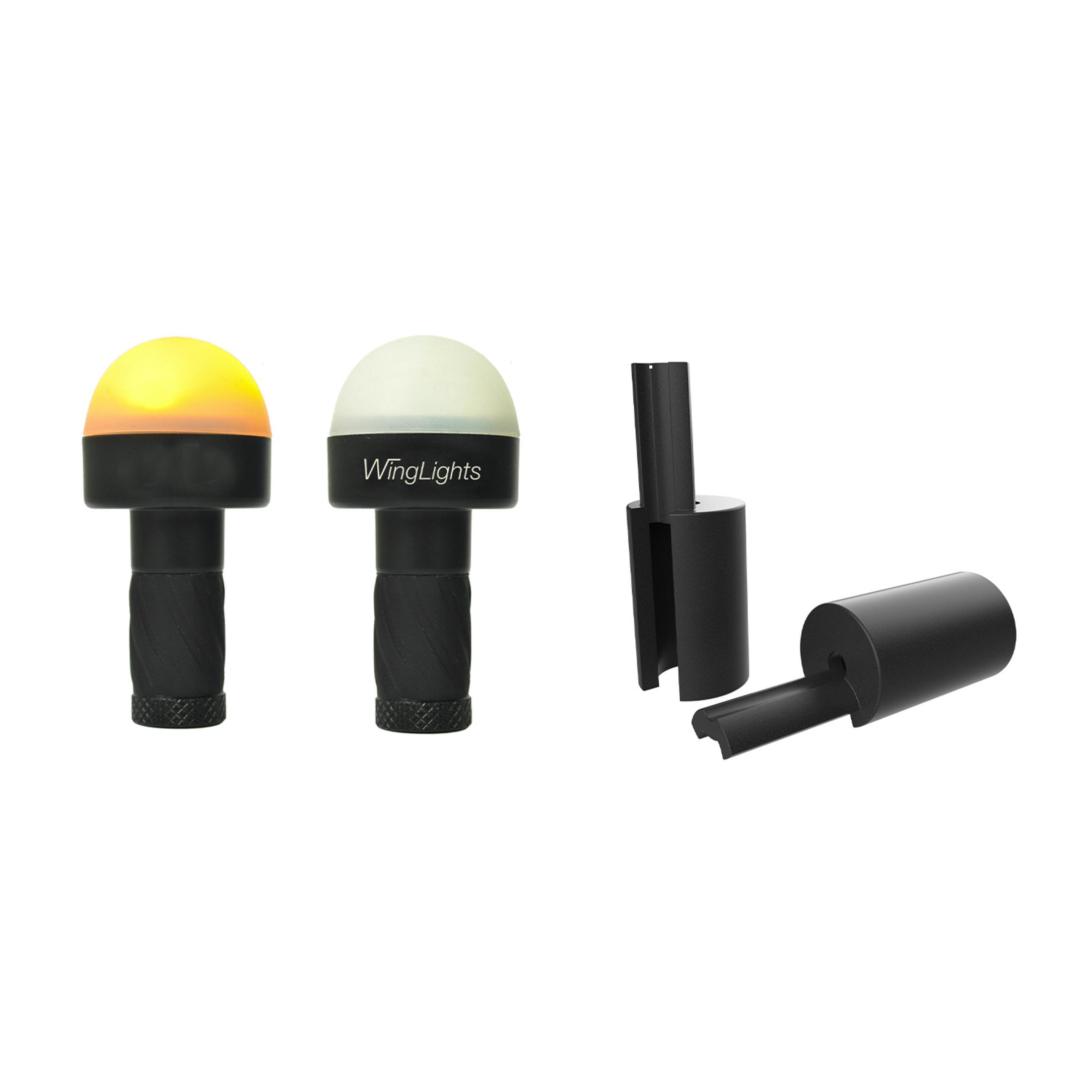 Zwei schwarze Lichter, eines mit gelbem Licht, eines mit weißem, und zwei schwarze Halterungen.