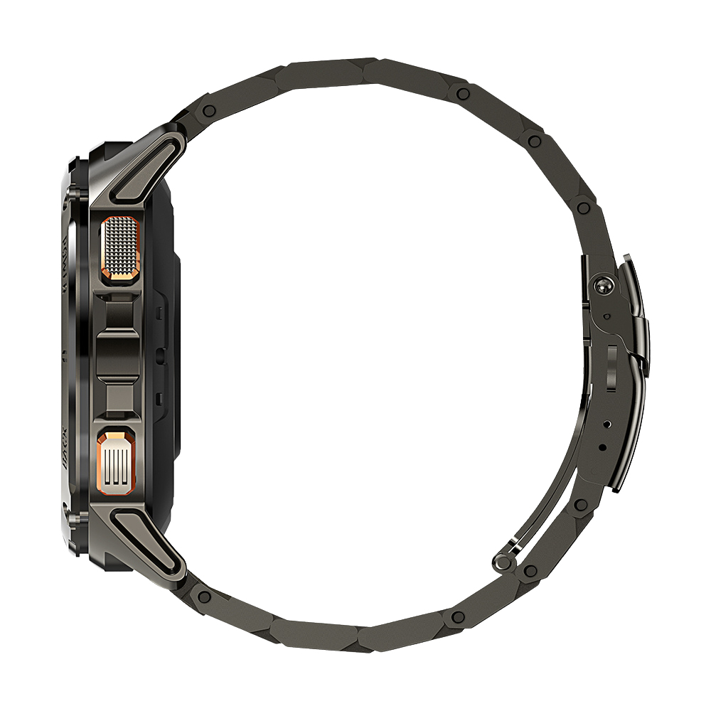 Vista laterale di uno smartwatch robusto e scuro con cinturino in metallo e accenti arancioni.