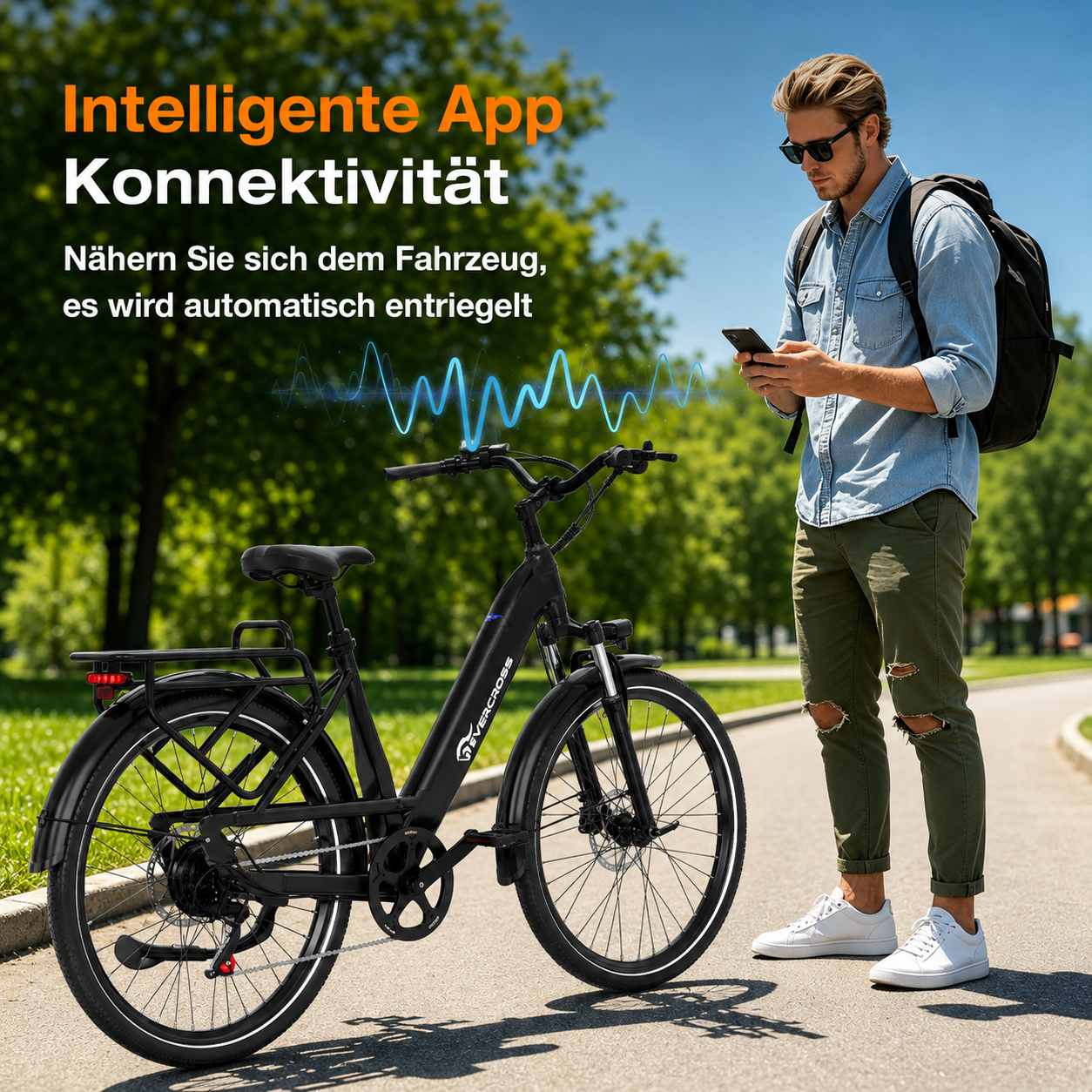 Mann mit Rucksack und Handy neben schwarzem E-Bike mit Wellenmuster.