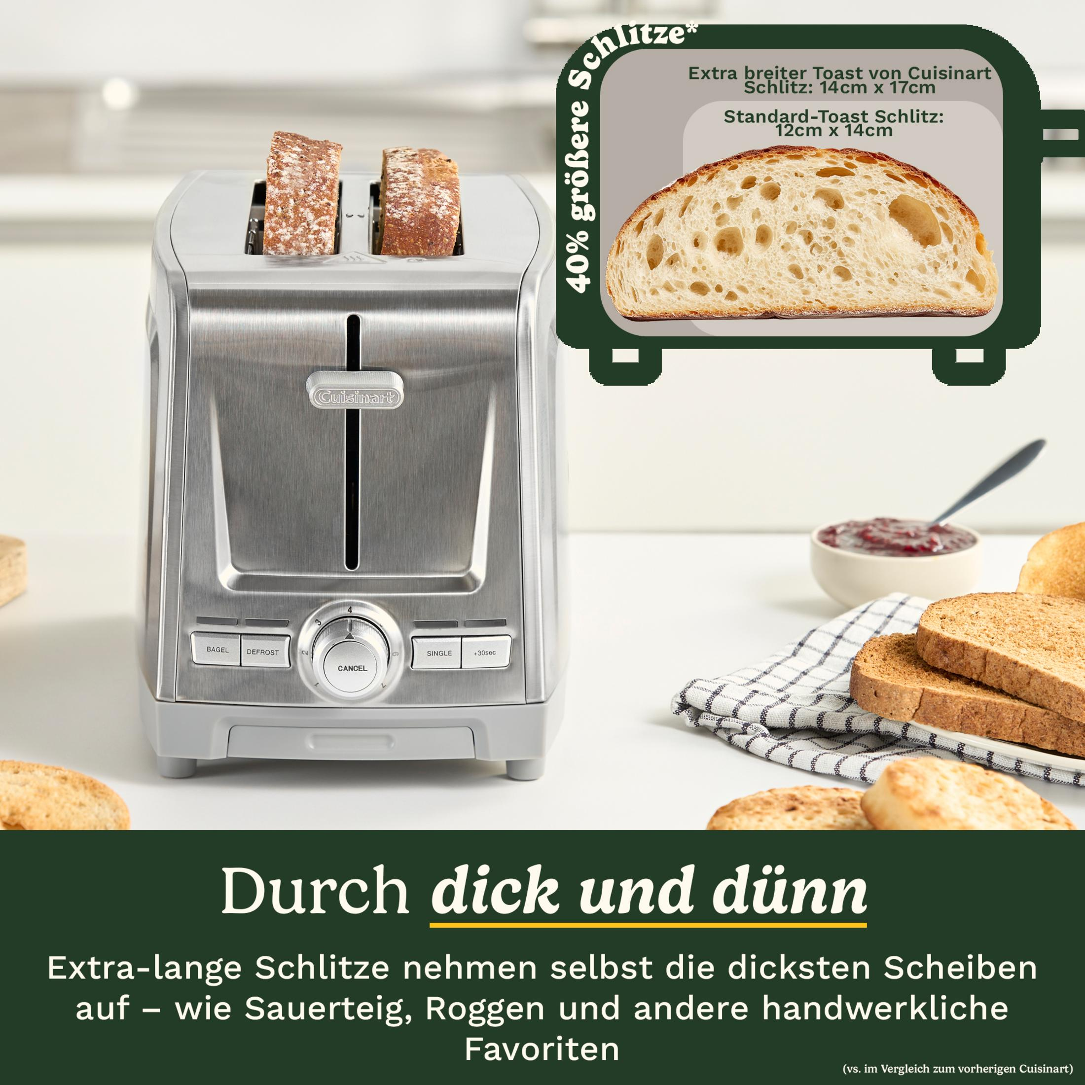 Un tostapane Cuisinart argentato con due fette di pane tostato. Mostrata una fetta larga.