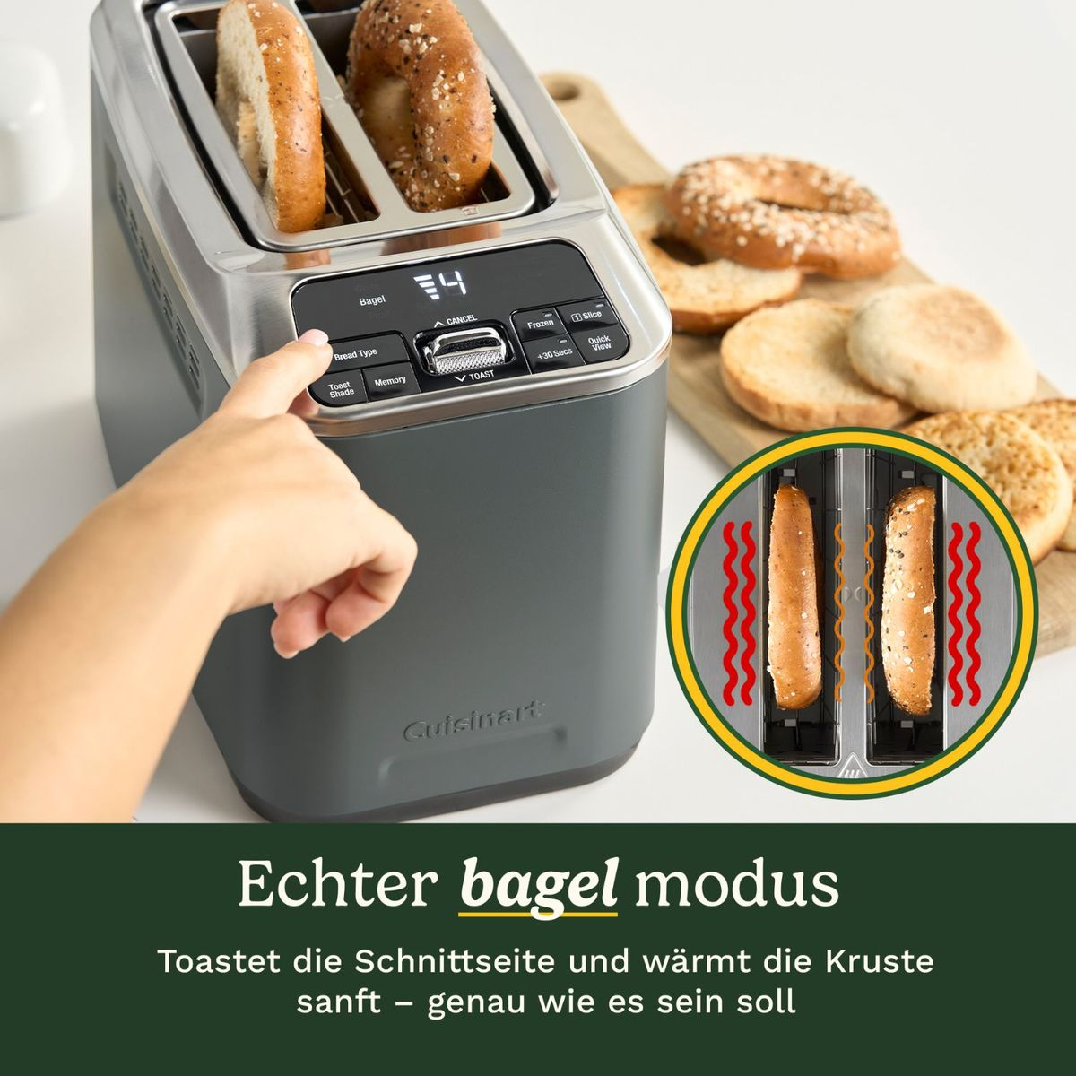 Un tostapane Cuisinart con due bagel è azionato da una mano. Un dettaglio mostra elementi riscaldanti.