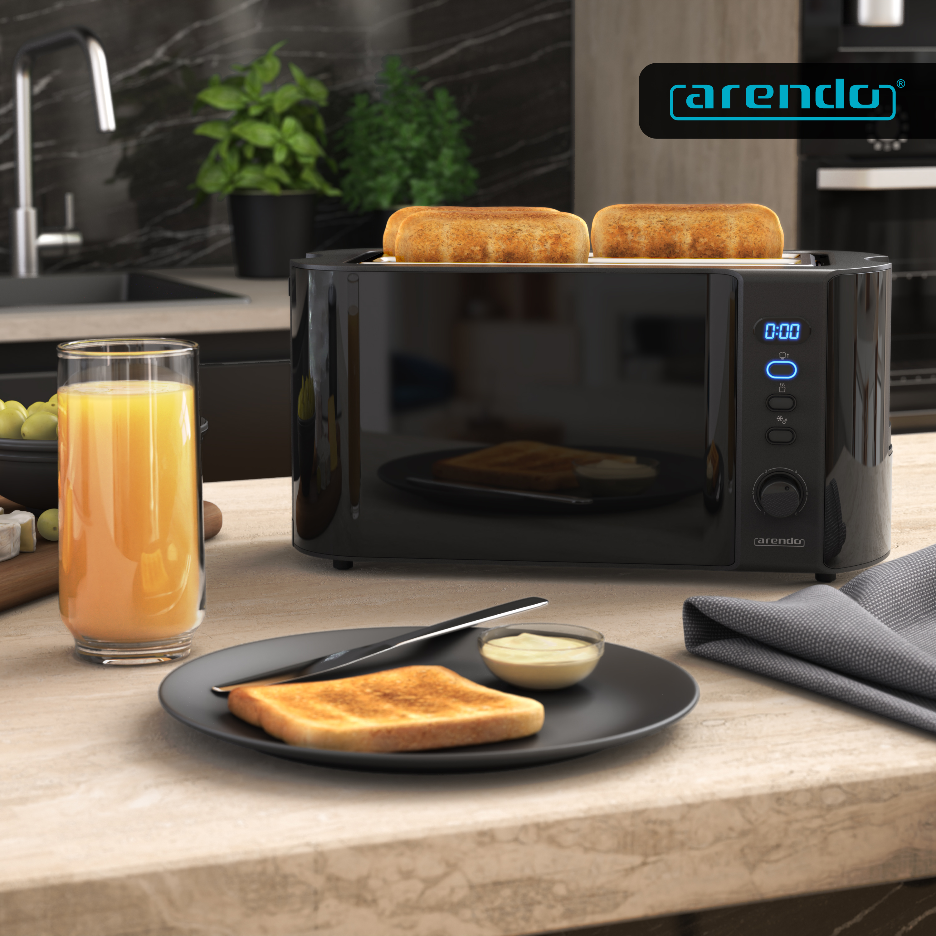 Schwarzer Toaster mit Toast, Orangensaft und Butter in einer Küche.