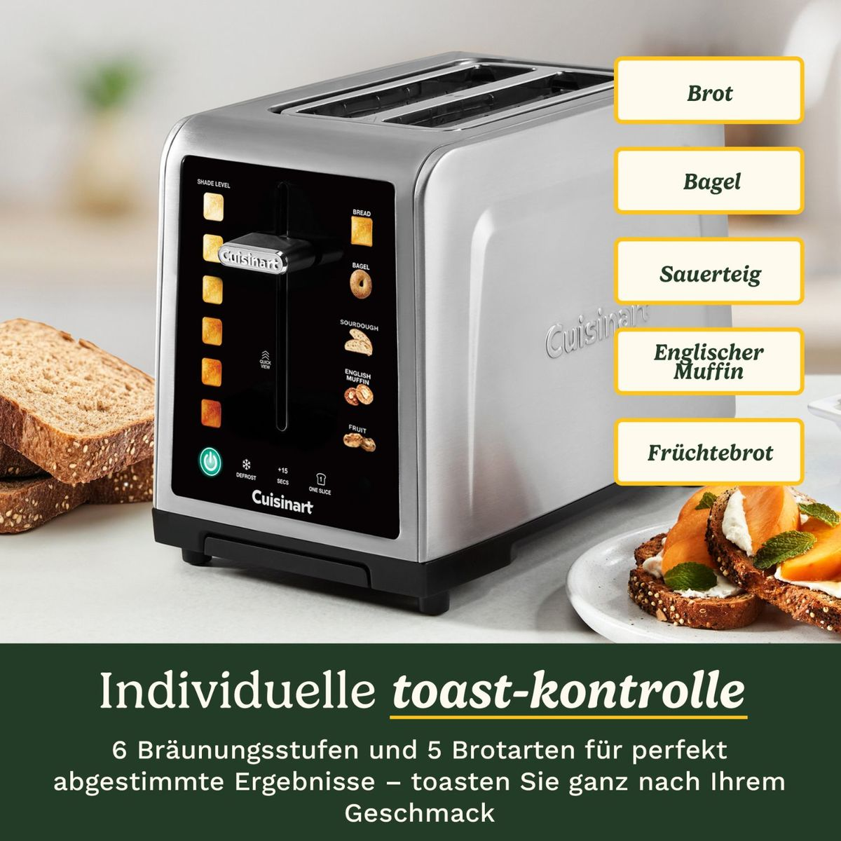 Un tostapane Cuisinart con fette di pane e toast guarniti accanto.