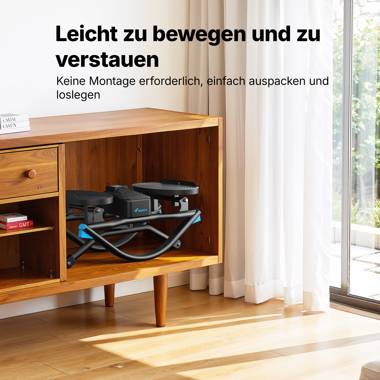 Ein schwarzer Stepper mit blauen Akzenten steht in einem Holzschrank.