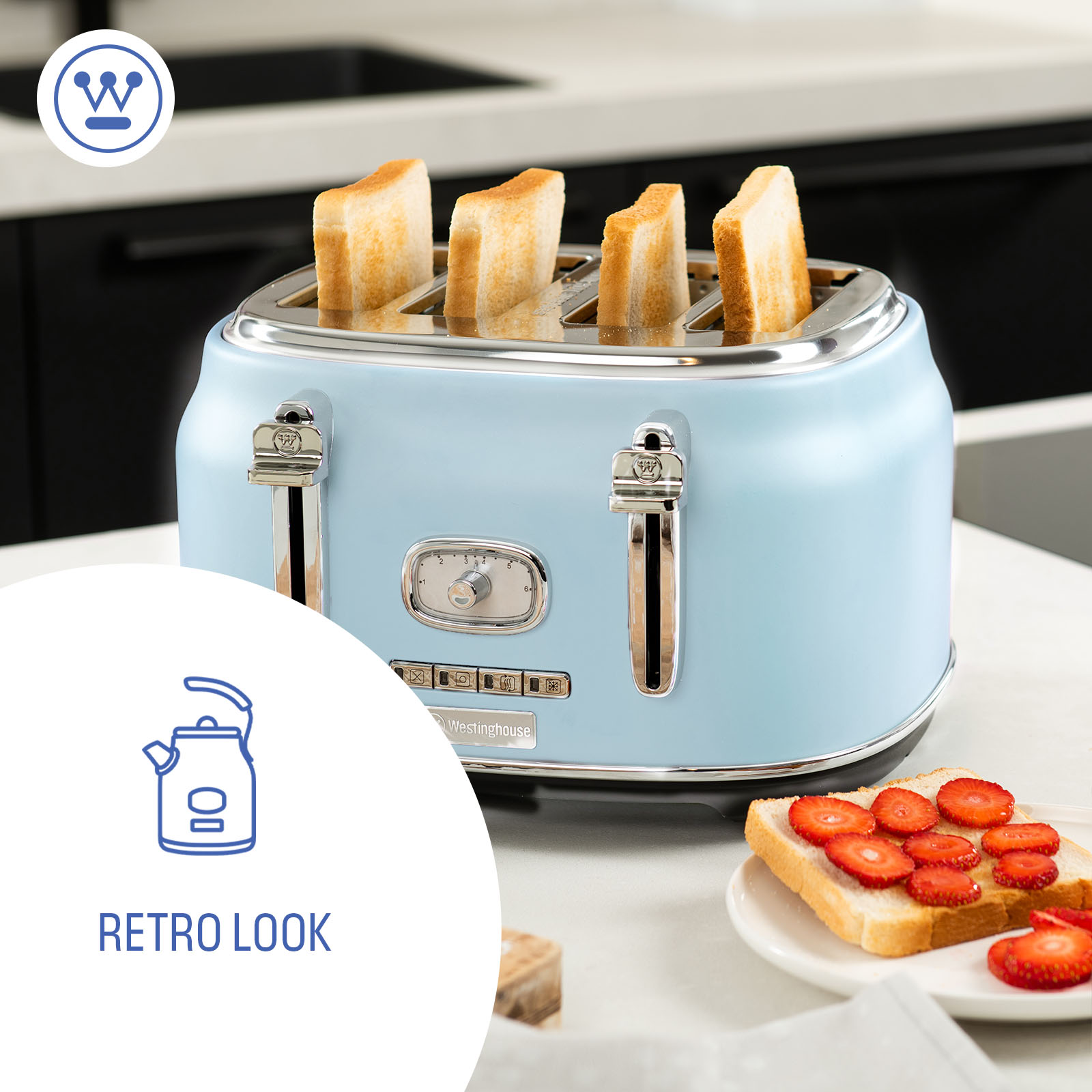 Ein hellblauer Toaster mit vier Toastscheiben und Erdbeeren auf Toast.