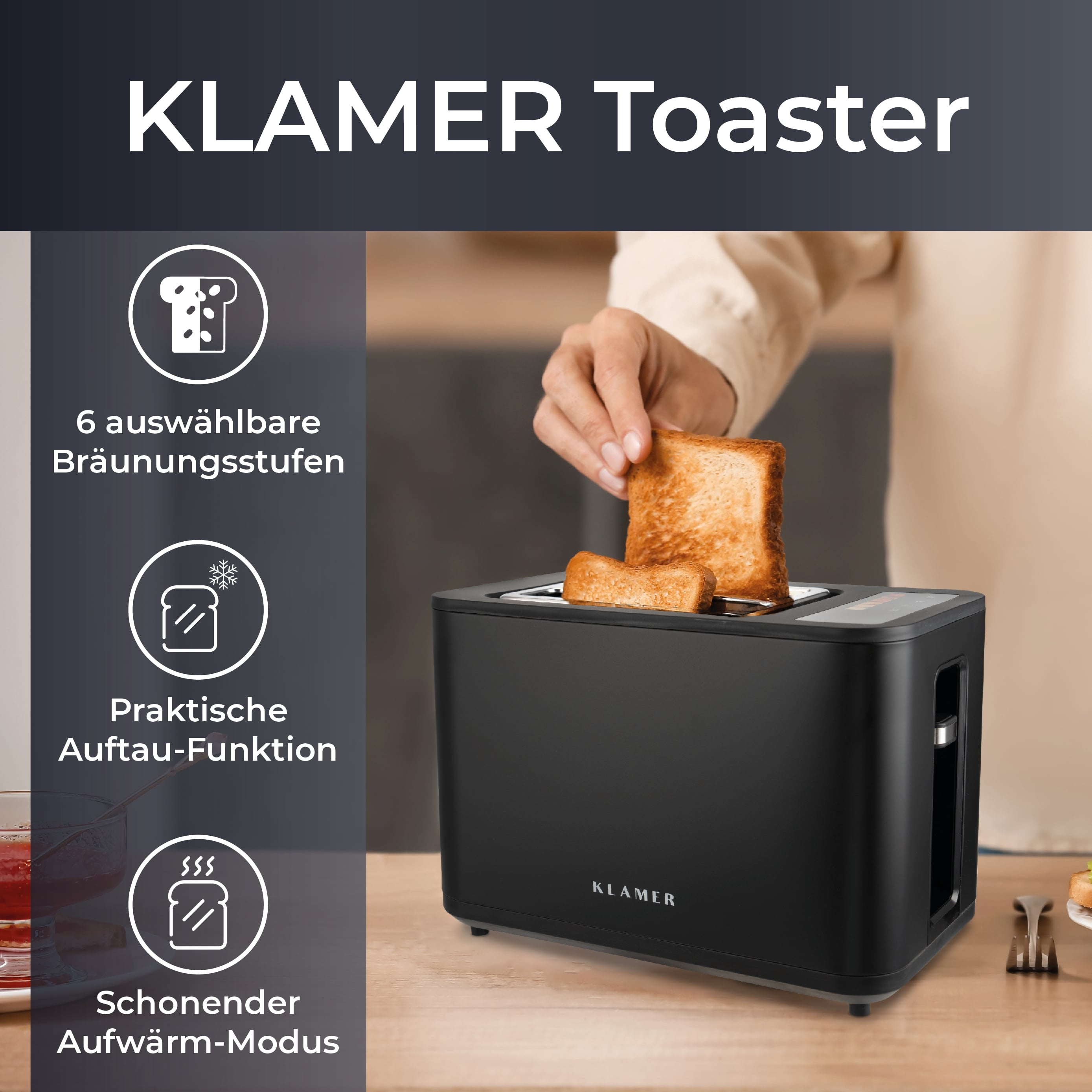 Ein schwarzer KLAMER Toaster mit zwei Toastbroten, die herausgenommen werden.