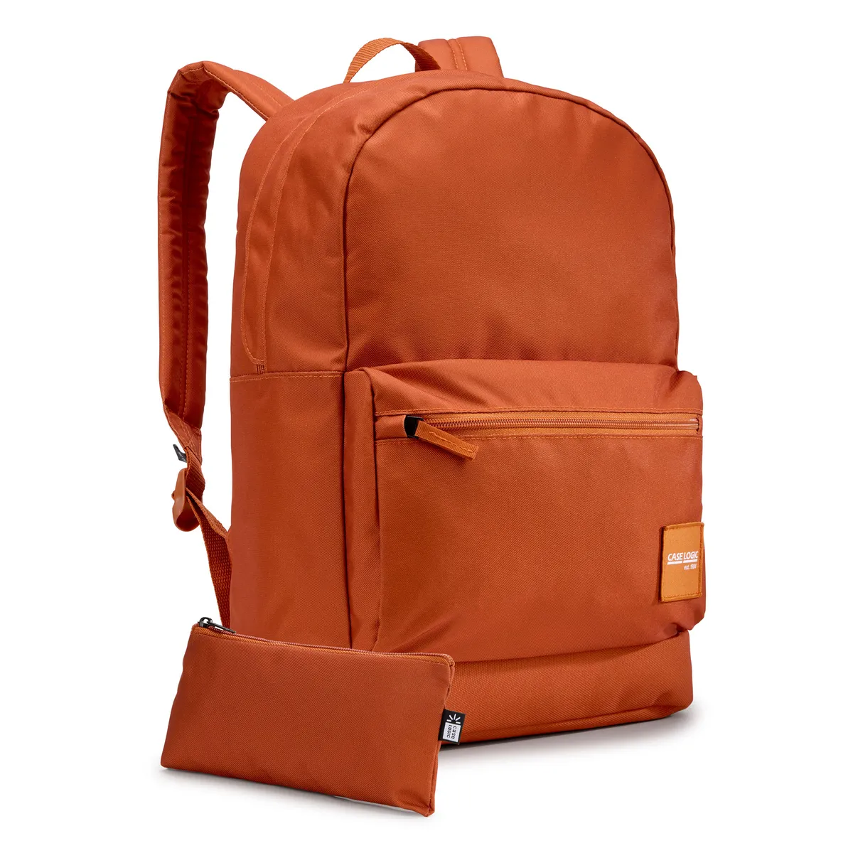 Un sac à dos orange avec une petite pochette devant. Design minimaliste.