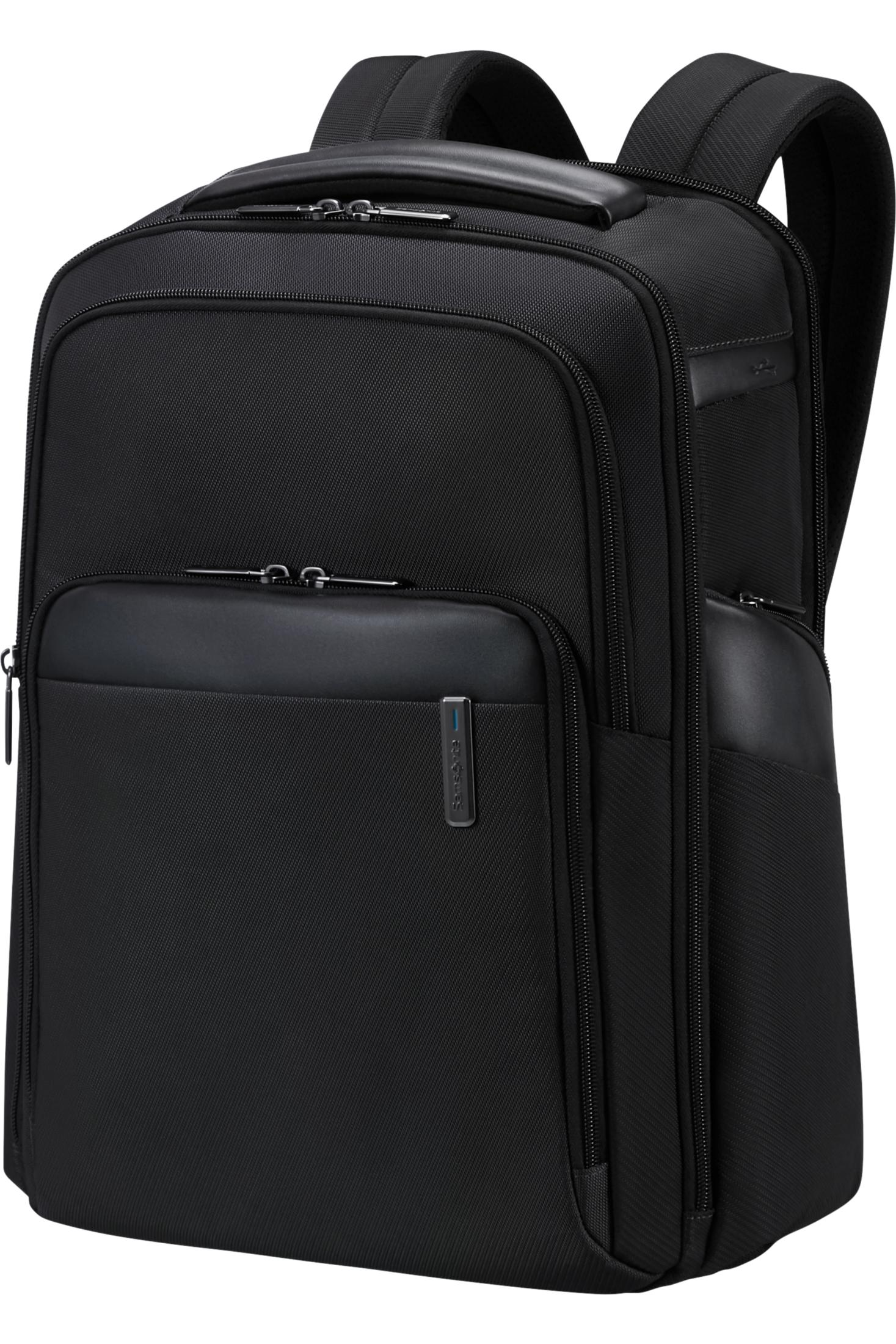 Zaino nero con accenti in pelle e cerniere.