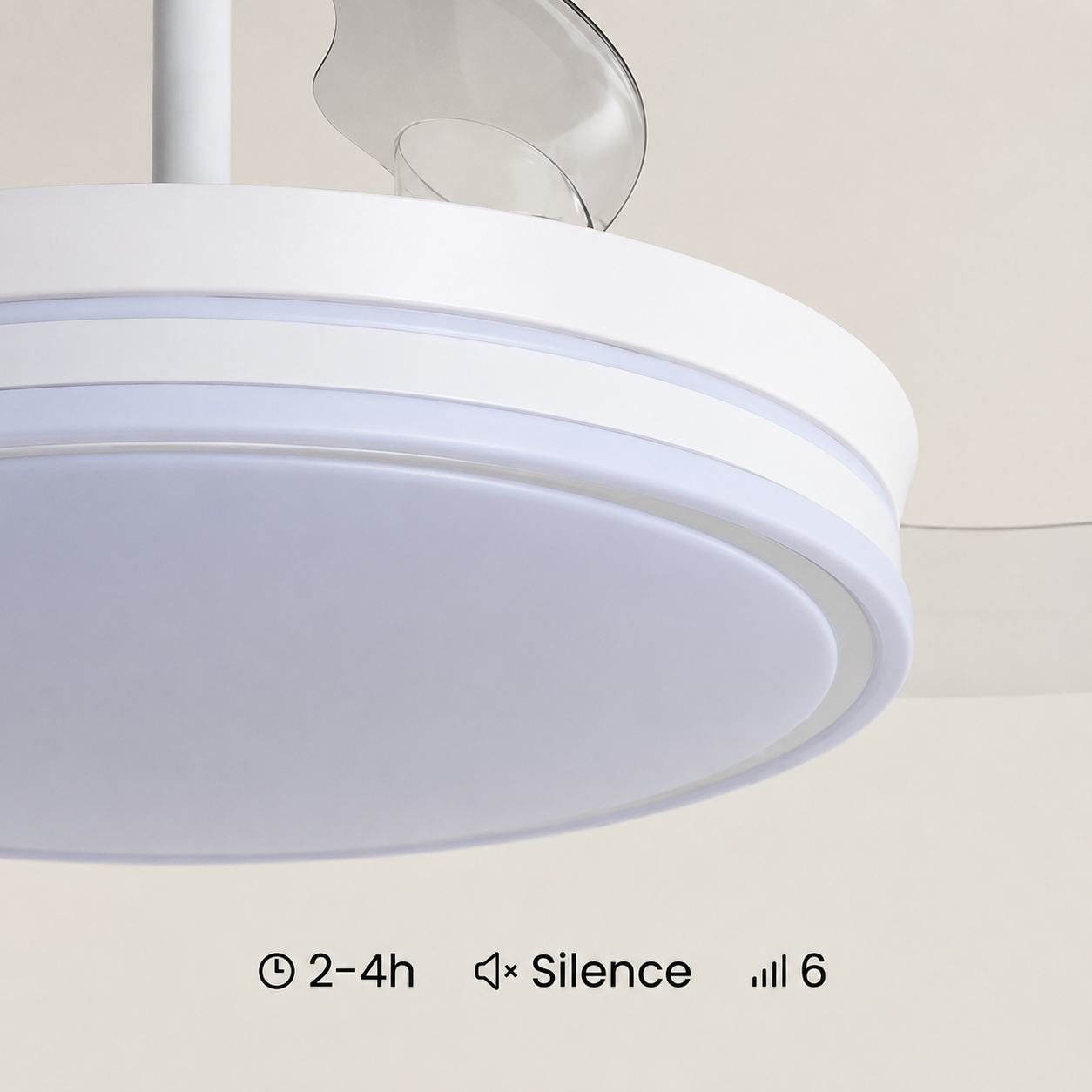 Ventilador de techo moderno con luz. Muestra temporizador 2-4h, volumen 'Silencio' y nivel 6.
