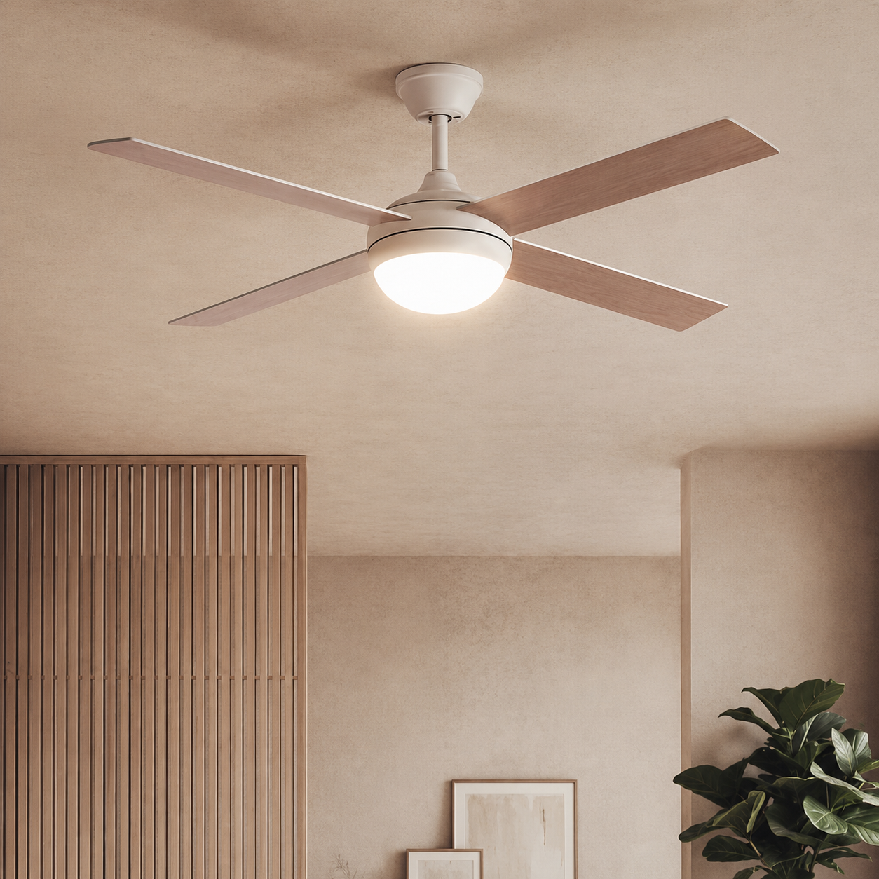 Ventilador de techo blanco con aspas de madera y difusor iluminado.