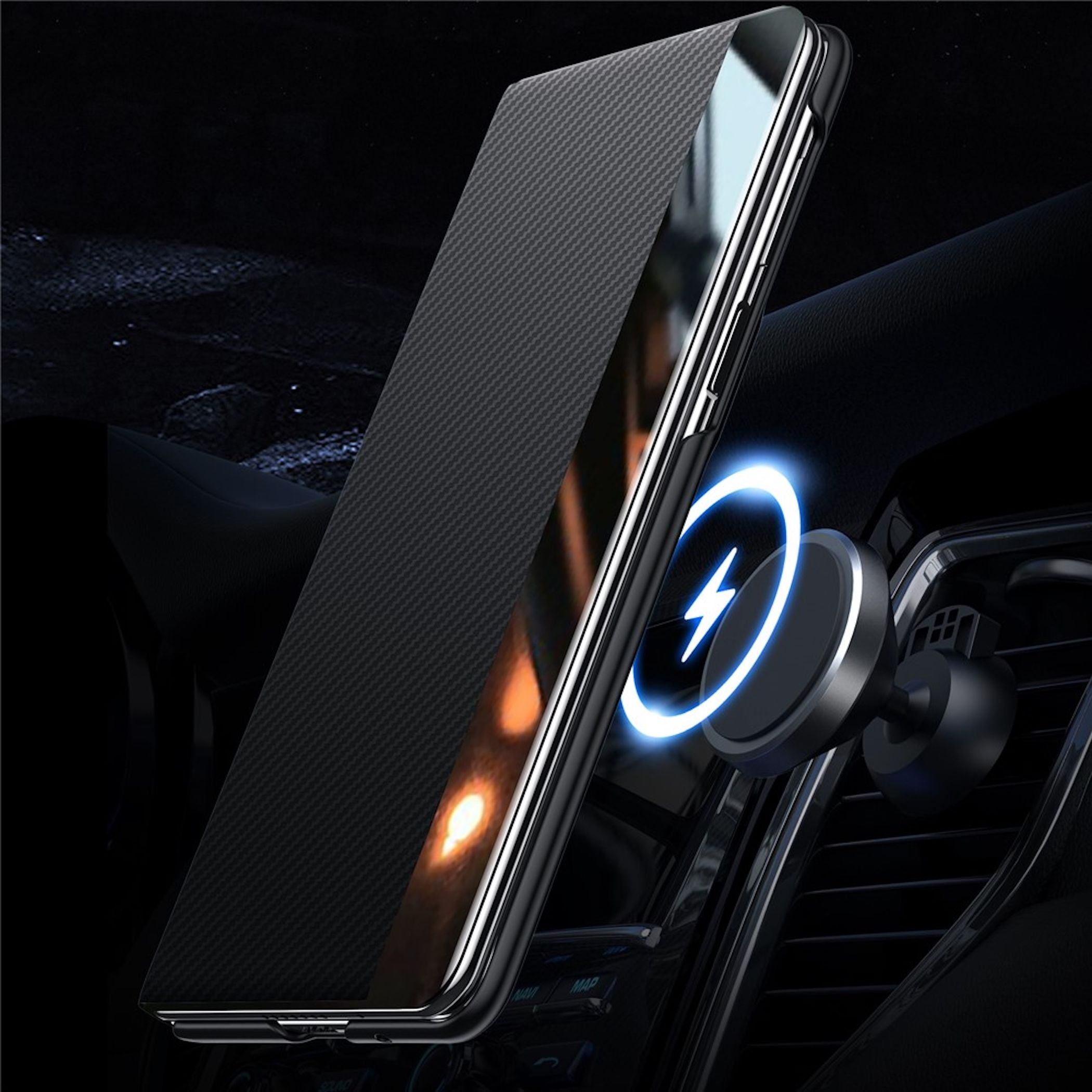 Ein schwarzes Handy mit Carbon-Muster auf einem magnetischen Autoladegerät.