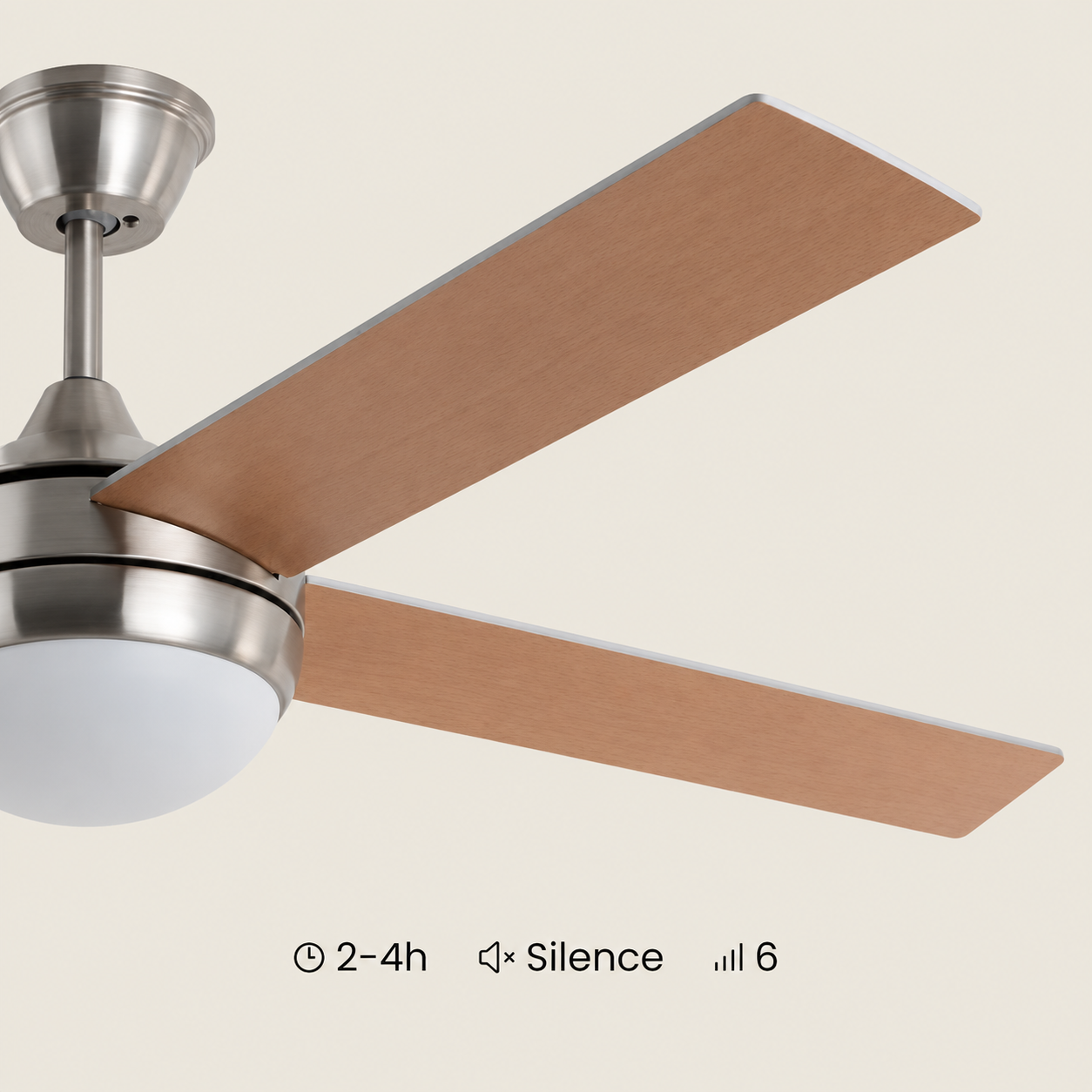 Ventilador de techo con aspas de madera, carcasa plateada y luz. Temporizador 2-4h.