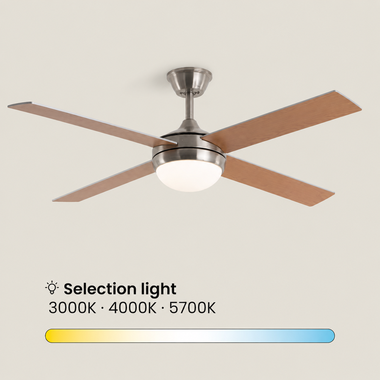 Ventilador de techo con cuatro aspas de madera y una luz redonda.