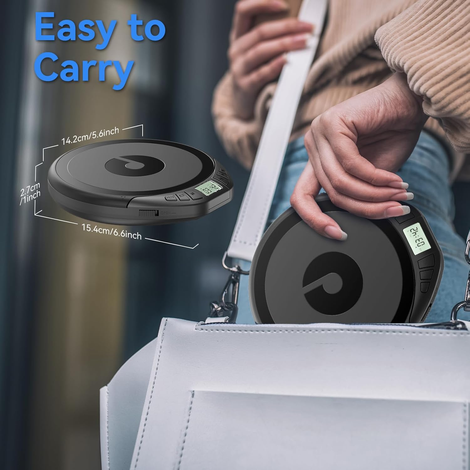 Schwarzer tragbarer CD-Player mit Abmessungen, der in eine weiße Tasche gesteckt wird.