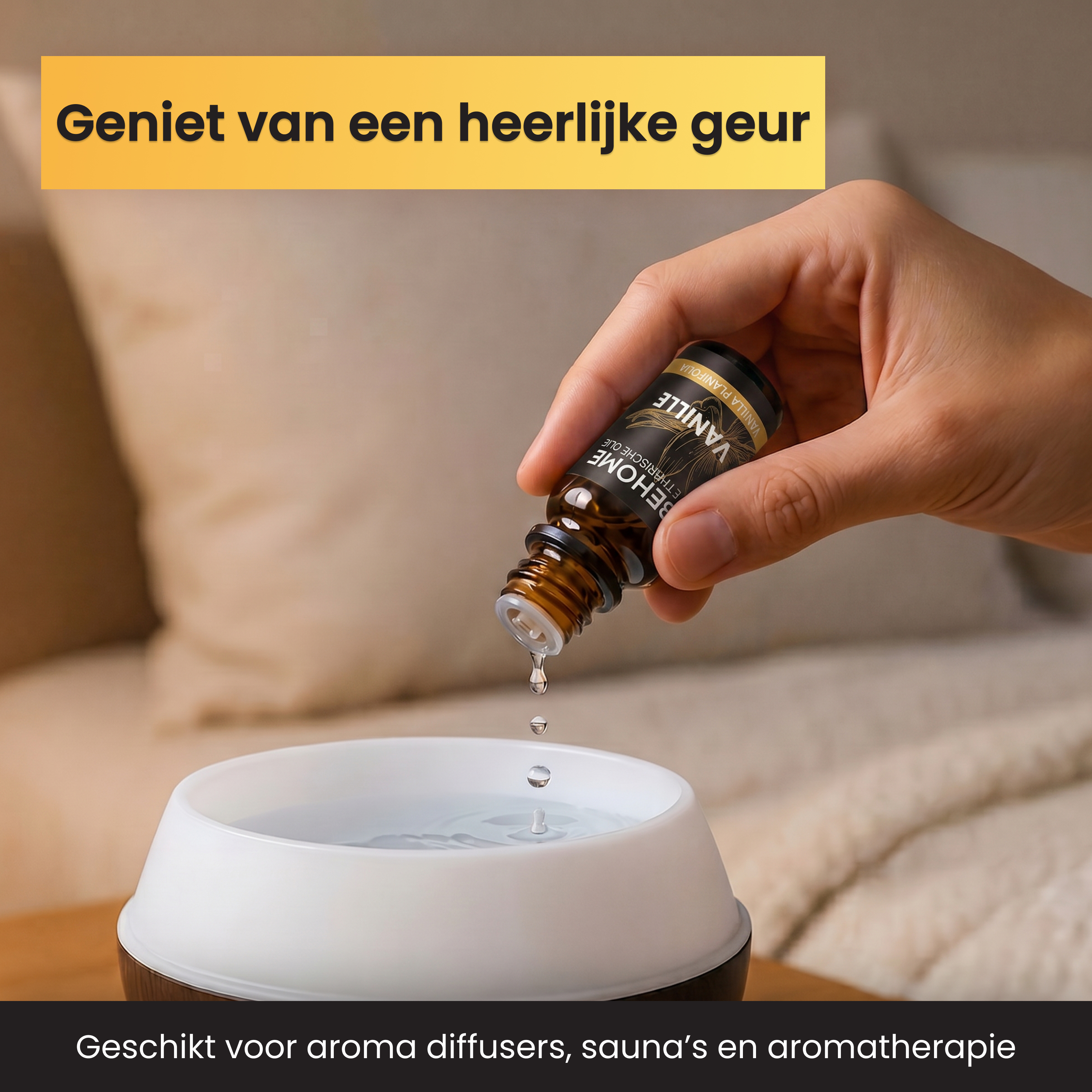 Eine Hand gibt ätherisches Vanilleöl in einen Diffusor.