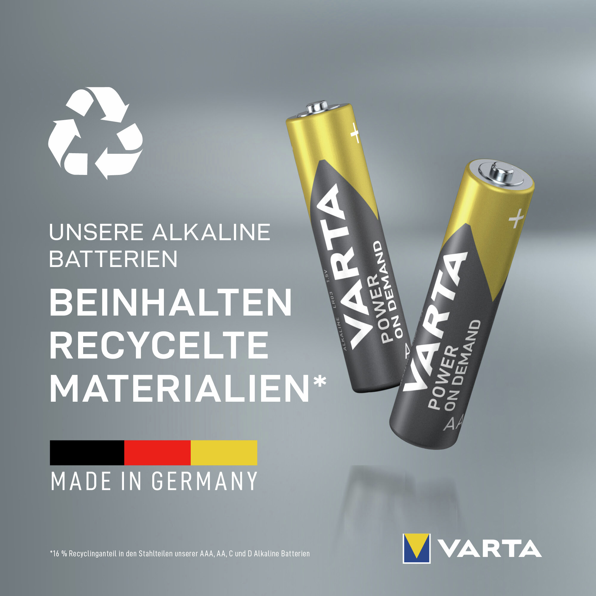 Zwei Varta AA Batterien mit Recycling-Symbol und "Made in Germany" Schriftzug.